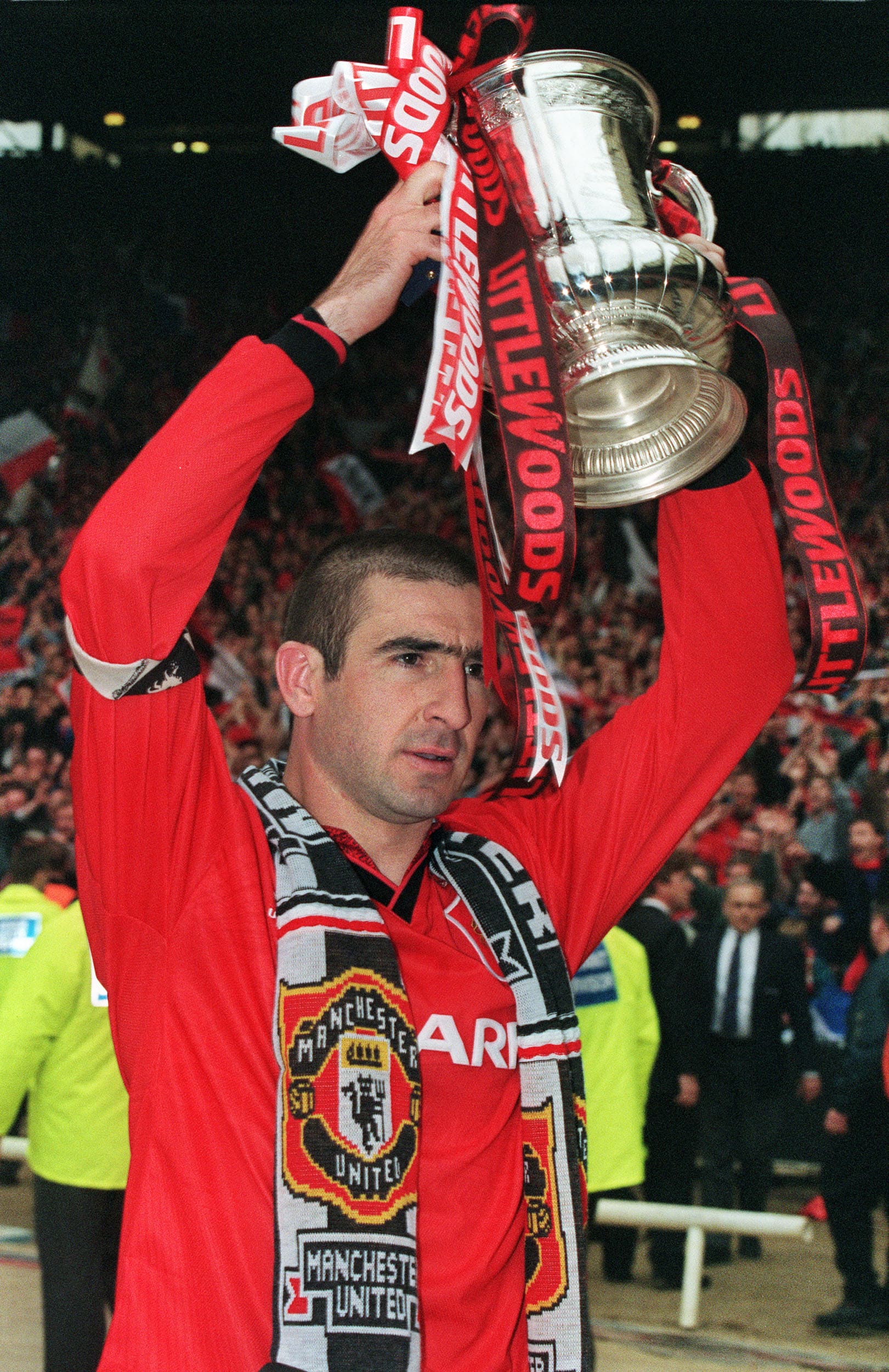 eric-cantona-holds-the-fa-cup-11-may-1996-at-wembl